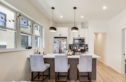 2619 N Kimball Unit 2F, Chicago, IL 60647