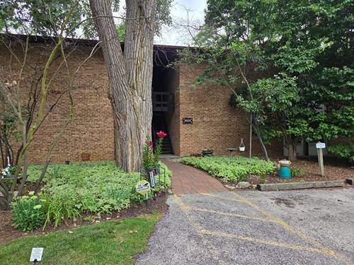 5522 E Lake Unit B, Lisle, IL 60532