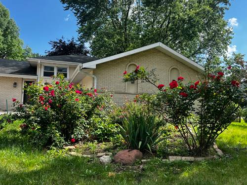 28w775 Grommon, Naperville, IL 60564