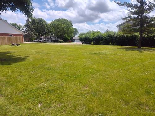 2418 Highland, Lindenhurst, IL 60046