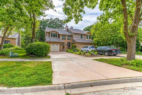 636 Walnut Oaks, Roselle, IL 60172
