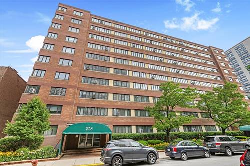 708 W Bittersweet Unit 502, Chicago, IL 60613