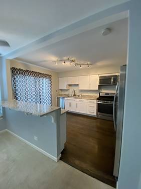552 Alton, Carol Stream, IL 60188