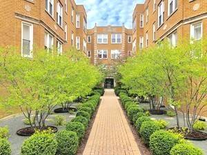 536 W Belmont Unit 2W, Chicago, IL 60657