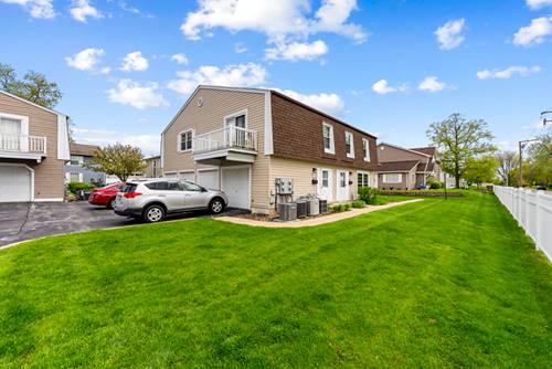 1585 Woodcutter Unit D, Wheaton, IL 60189