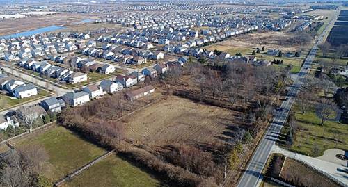 2425 W Wolfs Crossing, Oswego, IL 60543