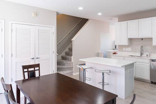 706 W Evergreen, Chicago, IL 60610
