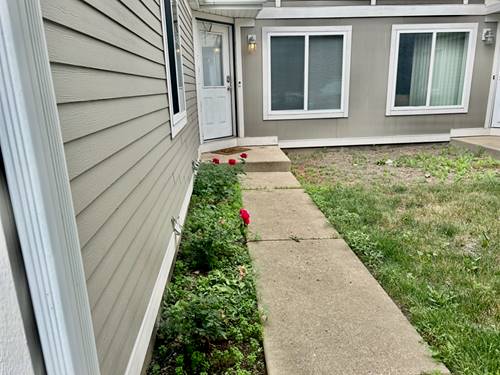 2732 Wilshire, Aurora, IL 60502
