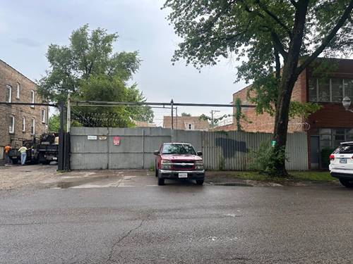 4718 W Le Moyne, Chicago, IL 60651