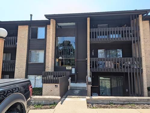 6174 Knoll Unit 102, Willowbrook, IL 60527