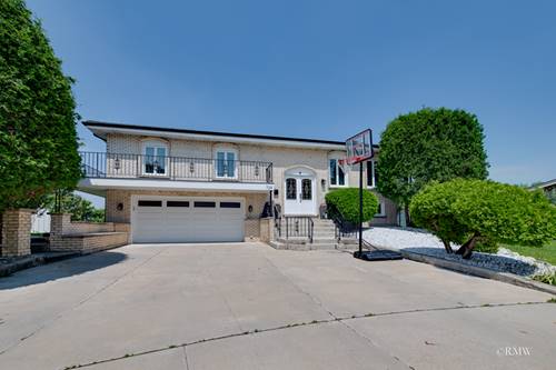 724 N Plamondon, Addison, IL 60101