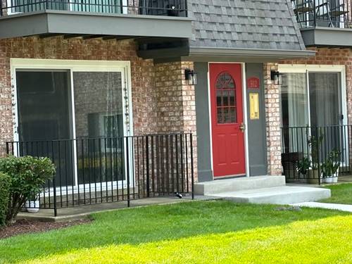 912 S Plum Grove Unit 121, Palatine, IL 60067