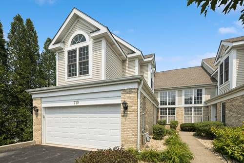 719 Citadel, Westmont, IL 60559