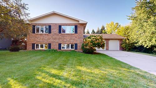 6 Saddlewood, Sugar Grove, IL 60554