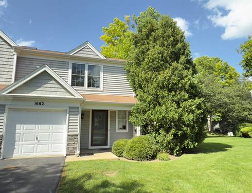 1682 College Green, Elgin, IL 60123