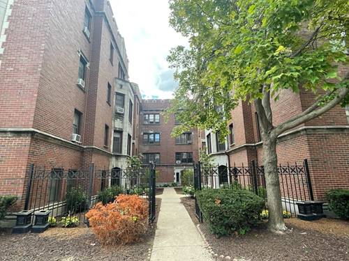 1111 Holley Unit 113, Oak Park, IL 60301
