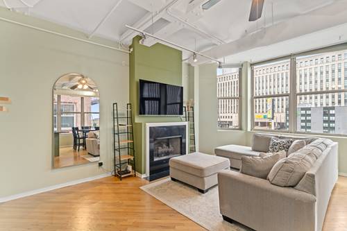 500 S Clinton Unit 404, Chicago, IL 60607