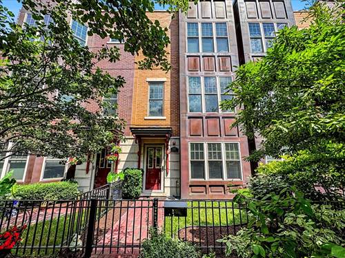 3010 W Newport, Chicago, IL 60618