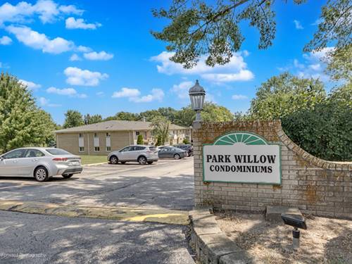 550 Chase Unit 14, Clarendon Hills, IL 60514