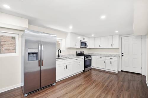 4952 W Augusta, Chicago, IL 60651