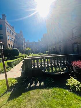 2422 W Greenleaf Unit 2, Chicago, IL 60645