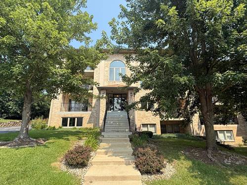 4401 Pershing Unit 1N, Downers Grove, IL 60515