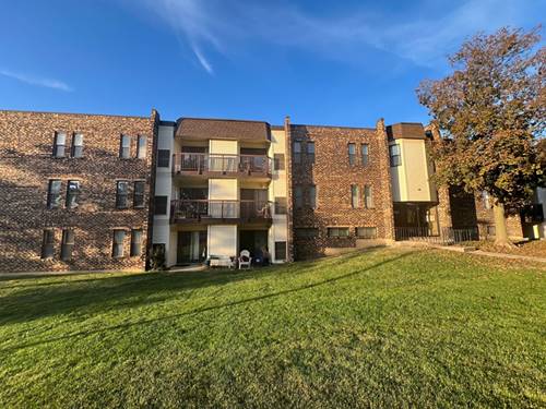 2263 Country Club Unit 12, Woodridge, IL 60517
