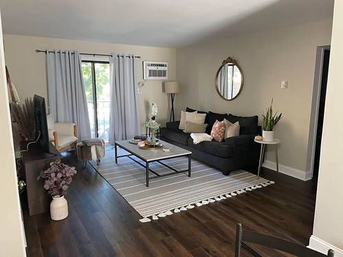 184 S Waters Edge Unit 201, Glendale Heights, IL 60139
