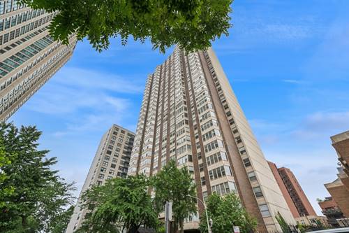 525 W Hawthorne Unit 502, Chicago, IL 60657