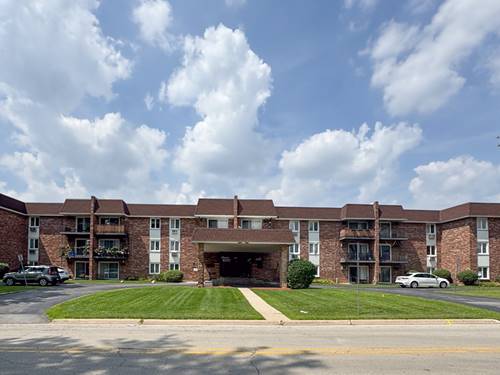 850 S Lorraine Unit 2C, Wheaton, IL 60189