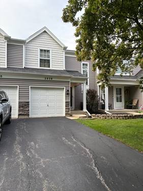 2038 College Green, Elgin, IL 60123