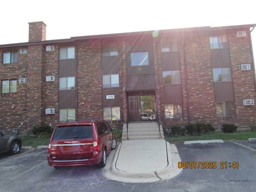 7725 Woodward Unit 2S, Woodridge, IL 60517