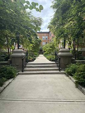 631 W Barry Unit 3G, Chicago, IL 60657