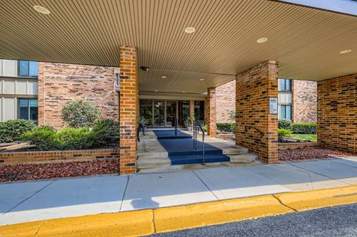 101 Lake Hinsdale Unit 301, Willowbrook, IL 60527