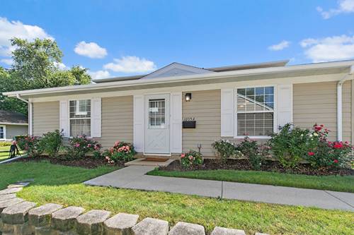 1605 Woodcutter Unit A, Wheaton, IL 60189