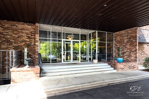 1041 W Ogden Unit 2-121, Naperville, IL 60563