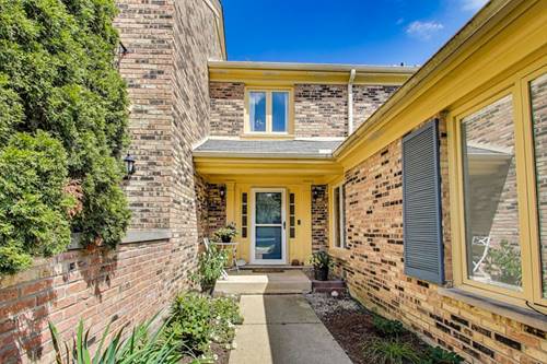 25 The Court Of Island Point, Northbrook, IL 60062