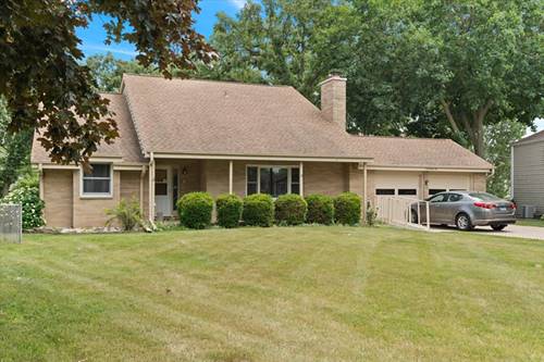 225 Ironwood, Lindenhurst, IL 60046