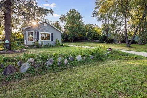 12 Meadow, Oakwood Hills, IL 60013