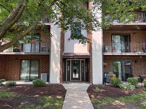 1257 Chalet Unit 100, Naperville, IL 60563