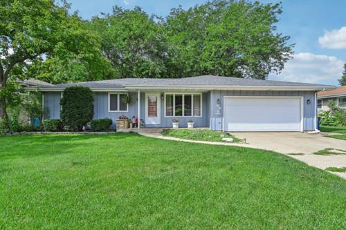 698 Hiawatha, Elgin, IL 60120