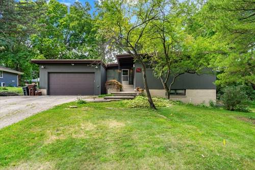 2020 Valley, Rockford, IL 61107