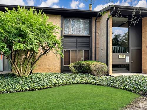 6153 Knoll Way Unit 203, Willowbrook, IL 60527