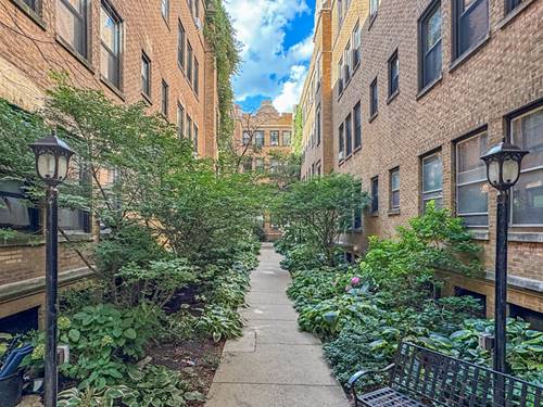 636 W Waveland Unit 1A, Chicago, IL 60613