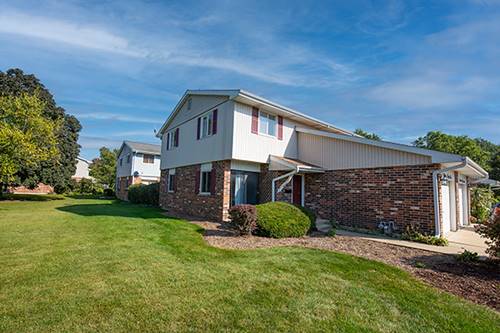 1643 Castbourne, Wheaton, IL 60189
