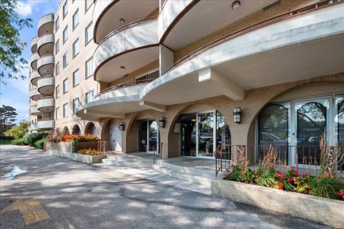 6400 N Cicero Unit 410, Lincolnwood, IL 60712