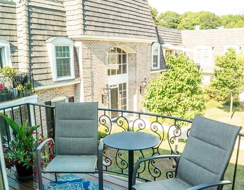 1 Normandie Unit 211, Sugar Grove, IL 60554