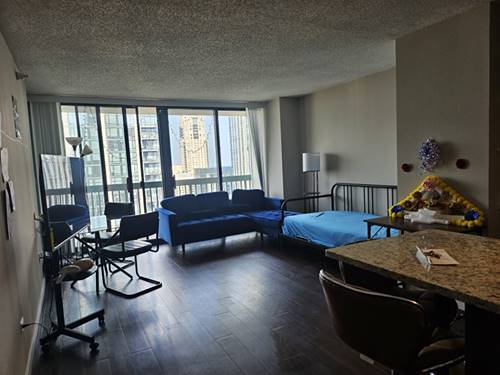 1 W Superior Unit 4713, Chicago, IL 60654