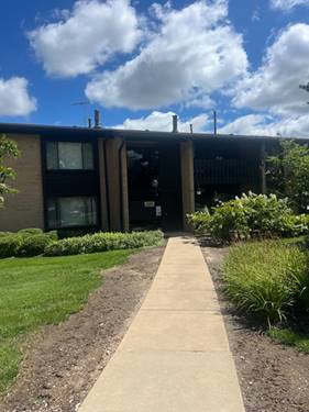 6139 Knoll Wood Unit 103, Willowbrook, IL 60527