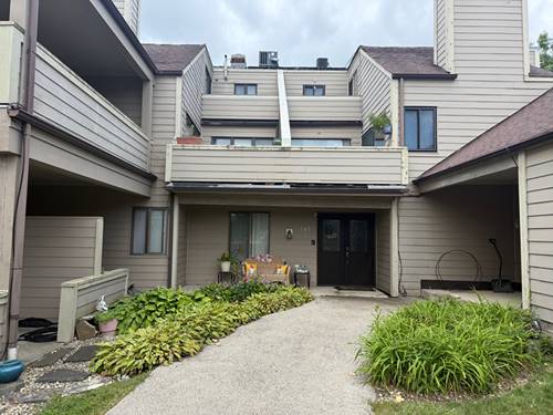 2910 Frontenac Unit 107, North Chicago, IL 60064